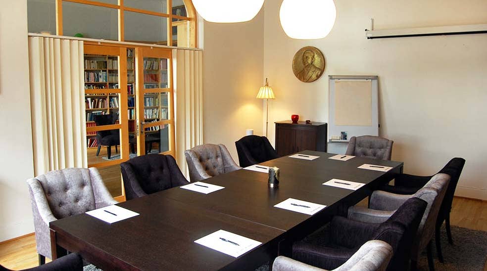 Konferanserom oversikt med stoler og lamper på Clarion Collection Hotel Bolinder Munktell Eskilstuna 